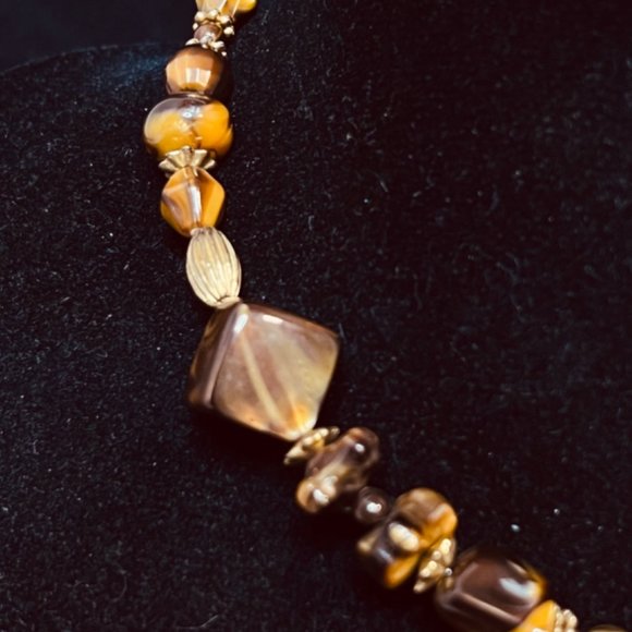 Gold Tone Memory Wire Necklace With Chunky Brown Beads (4129) - Picture 3 of 5